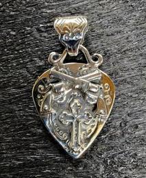 18NT-PGC001SS : PENDANT / 2PISTOL & CROSS PICK