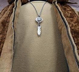 26NT-HF001SS : PENDANT / HUNABUKU & FEATHER