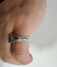 25HS-R-TR01-SV : RING " TRIANGLE RING " 