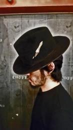 16GHP-002BC : HAT&LAPELPIN FEATHER