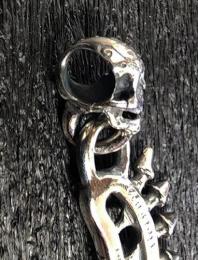 24NT-CKCT001SS : PENDANT / SKULL & COBRA KNIFE